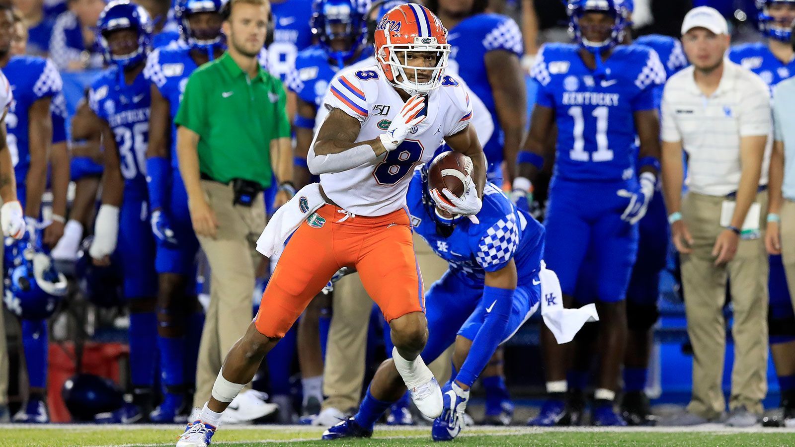 
                <strong>Trevon Grimes (WR, Philadelphia Eagles)</strong><br>
                Der ehemalige Passempfänger der Florida Gators kam 2020 auf die drittmeisten Receiving Yards seines Teams (589) hinter den Erstrundenpicks Kyle Pitts und Karadius Toney und war für neun Touchdowns verantwortlich. Er ist ein zuverlässiger Route-Runner, hatte im College aber durchaus seine Probleme, sich aus der Deckung zu befreien. Aufgrund seiner Größe von 1,93 Metern kann er auch hohe Bälle problemlos fangen und durchbricht mit seiner Physis gegnerische Tackles, muss aber noch an seiner Beweglichkeit arbeiten, um sich dauerhaft zu etablieren.
              