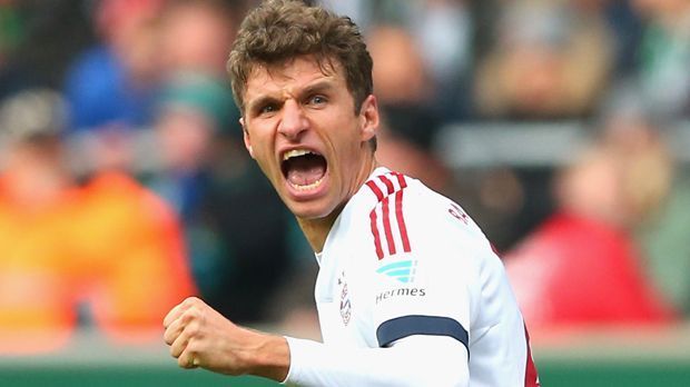 
                <strong>Thomas Müller</strong><br>
                Thomas Müller (7 verwandelte Elfmeter): Ein Deutscher hat es in die illustre Runde der besten Elfmeterschützen geschafft: Thomas Müller landet bei sieben Elfmetertoren von seinen insgesamt 35 Buden auf dem fünften Platz. Damit ist er gerade so vor einer ganzen Reihe ehemaliger Stars gelandet, die bei sechs Treffern stehen (u.a. Rivaldo, Del Piero, Schewtschenko oder Gerrard).
              