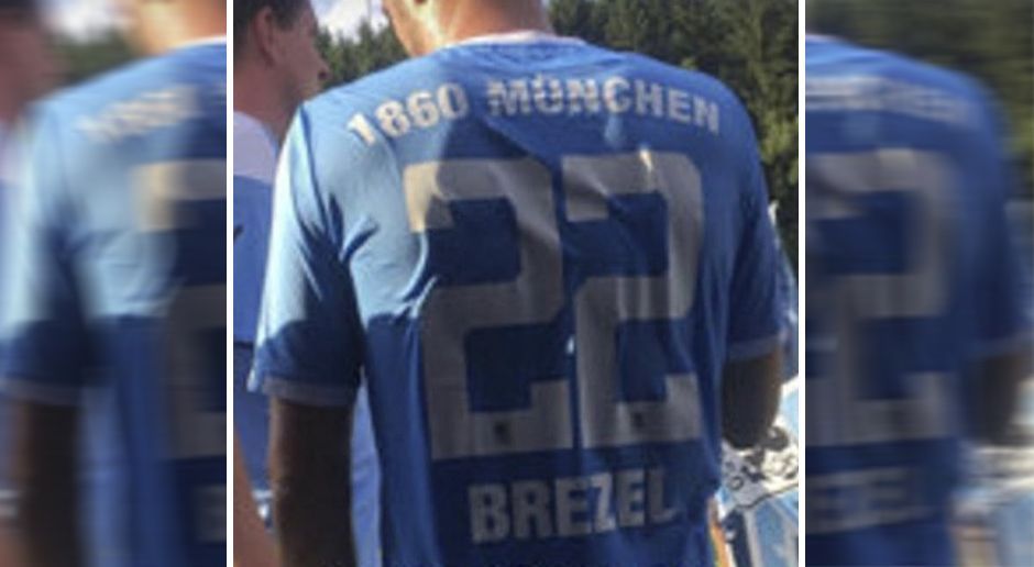 
                <strong>"Brezel"-Trikot</strong><br>
                Der TSV 1860 München kommt aus den Schlagzeilen einfach nicht raus. Nach dem Abstieg in die Bayernliga und dem ewigen Hin und Her mit Investor Hasan Ismaik hat sich der Verein nun eine peinliche Trikot-Panne geleistet. Beim Testspiel gegen den SV Heimstetten gab Neuzugang Aaron Berzel sein Debüt. Doch der Name war wohl noch nicht jedem Mitarbeiter geläufig. So stand auf seinem Trikot der Name "Brezel". Teamkollege Nico Krager amüsierte der Fauxpas und postete ihn in seiner Instagram-Story.
              