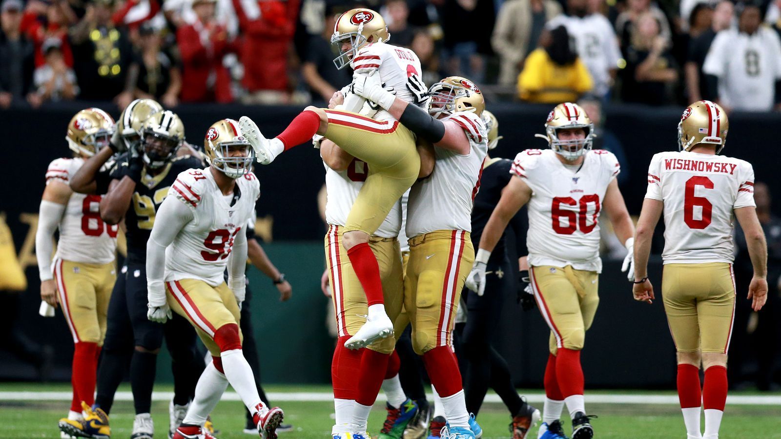 
                <strong>Gewinner: Robbie Gould</strong><br>
                Kicker Robbie Gould von den San Francisco 49ers bewies im Spiel gegen die New Orleans Saints Nerven aus Stahl und einen "gouldenen" Fuß. Der 37-Jährige nagelte mit zwei Sekunden Restspielzeit ein Field Goal zum 48:46-Sieg zwischen die Balken. In einer der spannendsten und aufregendsten Partien der laufenden Saison blieb Gould cool.
              