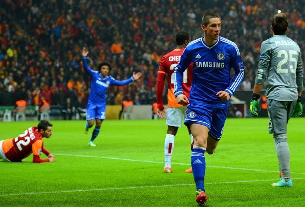 
                <strong>Galatasaray Istanbul - FC Chelsea 1:1</strong><br>
                Früher Schock für Galatasaray: Fernando Torres schiebt den Ball nach einem Bilderbuch-Angriff der Londoner ins türkische Tor. Während der Spanier zum Jubeln abdreht, sind die Gastgeber zunächst einmal konsterniert.
              