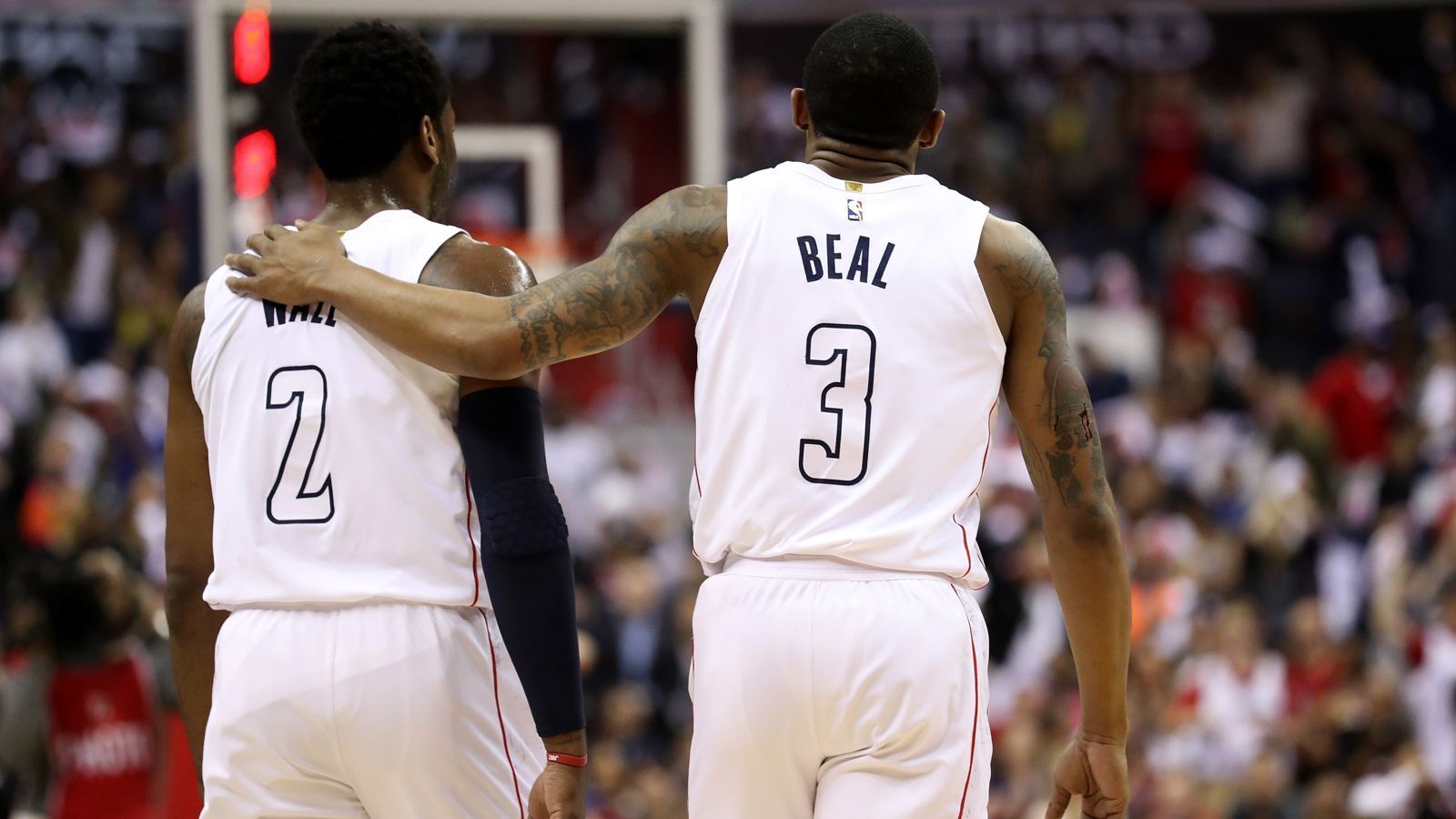 
                <strong>6. Platz im Osten: Washington Wizards</strong><br>
                Die Wizard sollten es mit dem starken Backcourt um John Wall und Bradley Beal wieder ohne Probleme in die Playoffs schaffen. Mit Wandervogel und Rebound-Maschine Dwight Howard, sowie Otto Porter und Austin Rivers, werden sich die Wizards um die Plätze hinter den Top 4 im Osten streiten. 
              