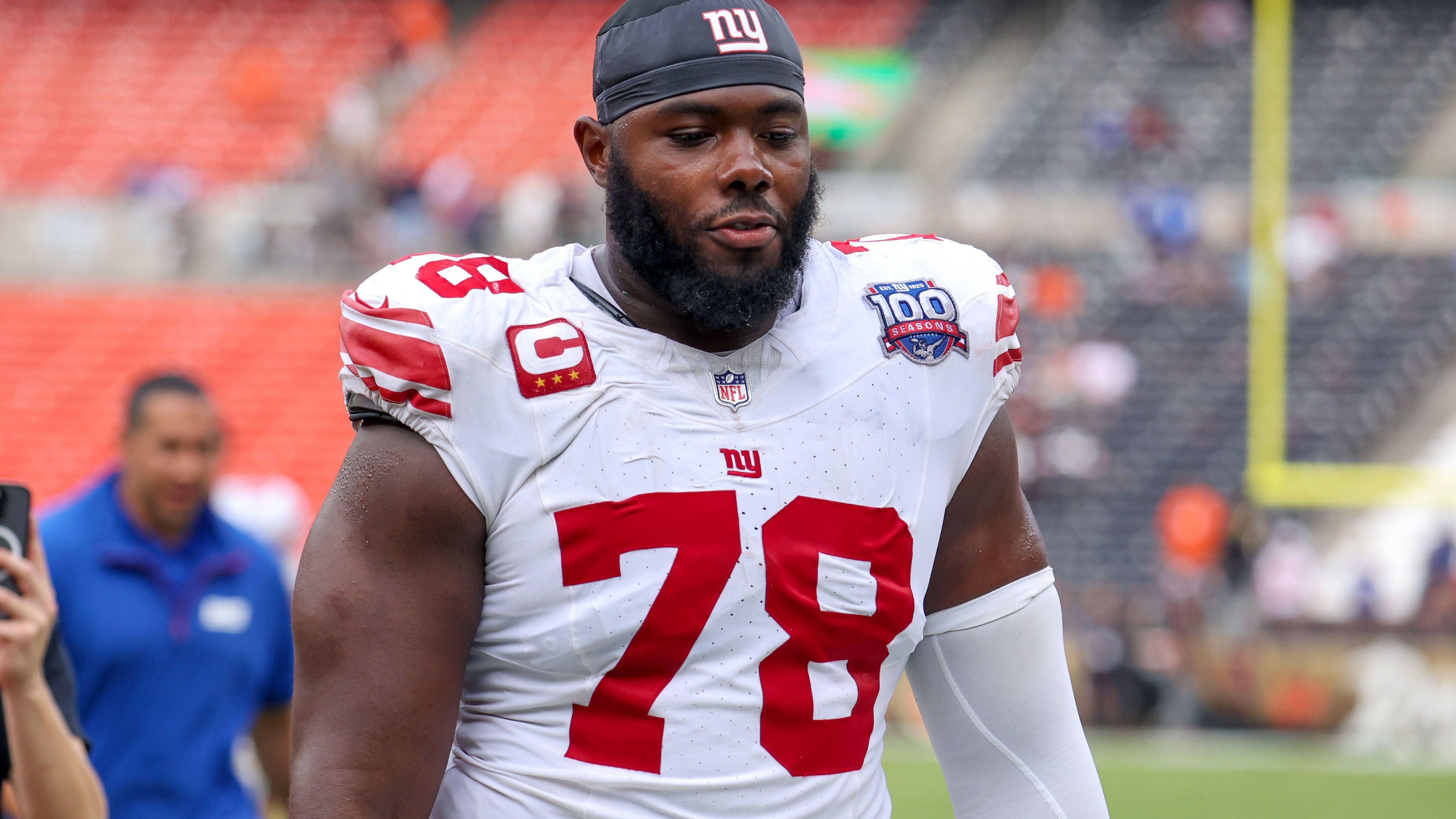 <strong>Andrew Thomas (New York Giants)</strong><br>Bittere Pille für die Giants: Left Tackle Andrew Thomas, eine der Konstanten des Teams, hat sich einer Fuß-OP unterzogen. Der Eingriff ist gleichbedeutend mit dem Saisonaus für den O-Liner, wie die New Yorker offiziell verkündet haben. Thomas hatte sich die Verletzung im vierten Viertel beim <a data-li-document-ref="444719" href="https://www.ran.de/sports/nfl-cincinnati-bengals-ringen-new-york-giants-nieder-444719">7:17 gegen die Bengals</a> in Woche 6 zugezogen.