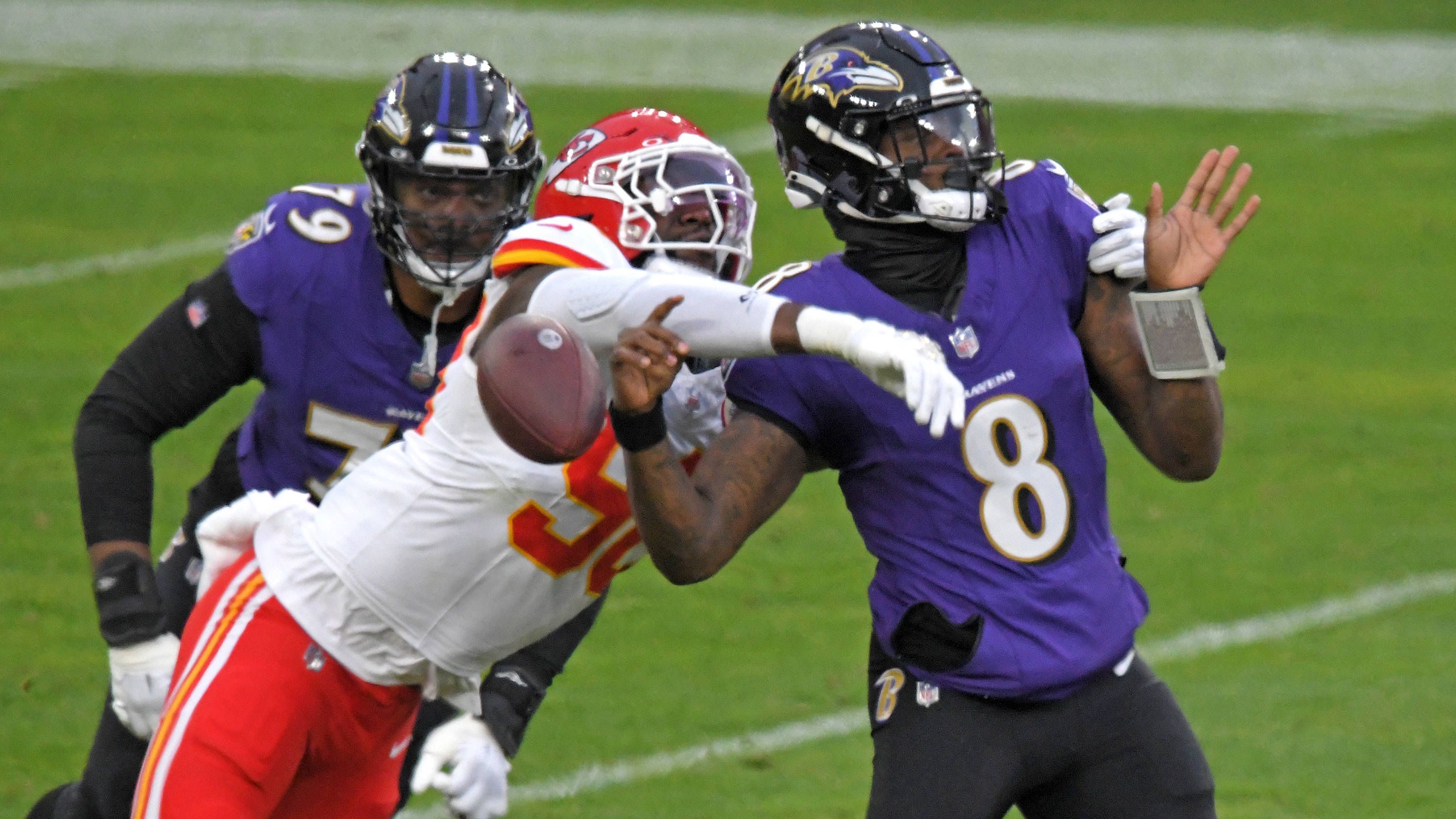 <strong>Baltimore Ravens<br></strong>Und dann wäre da noch das wohl hochklassigste Matchup: Ravens at Chiefs. Beide Teams lieferten sich ein spannendes Spiel im Championship Game - mit dem bekanntlich besseren Ende für Kansas City (17:10). Denkbar ist aber auch, dass die NFL die Paarung spät in die Saison legt, wenn es für beide Teams um die finalen Platzierungen in einem möglichen Playoff-Rennen gehen könnte.