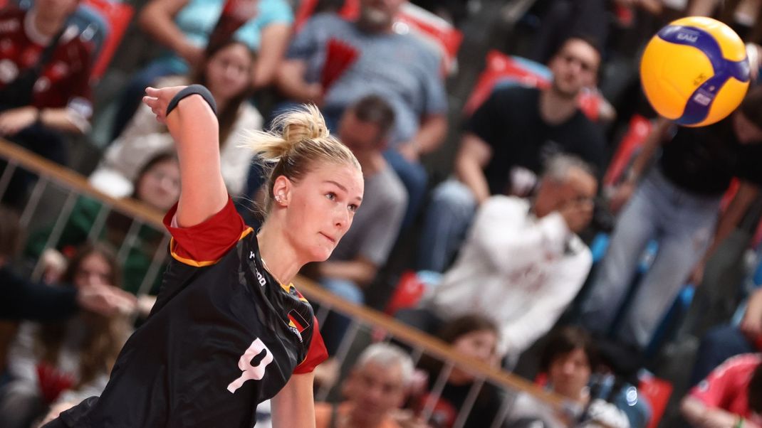 Deutsche Volleyballerinnen verbuchen einen Sieg in der Schweiz für die Qualifikation der Europameisterschaft.