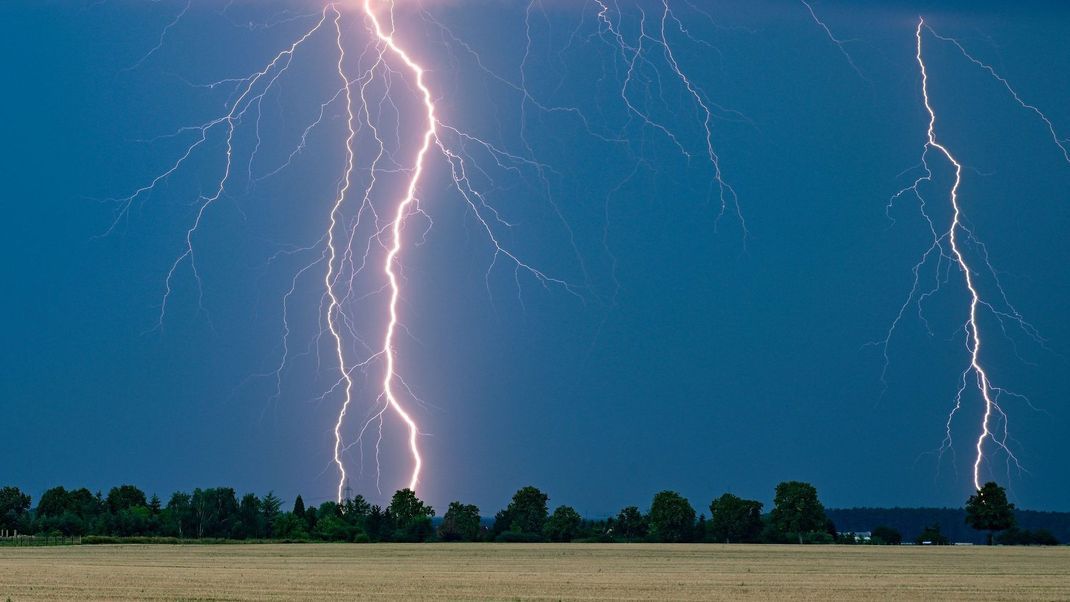 Berliner und Brandenburger müssen sich nach der Hitzewelle auf Unwetter gefasst machen.