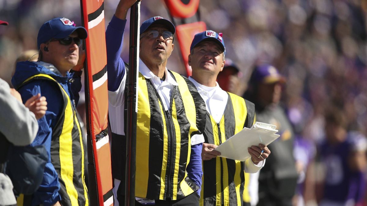 Oct. 18, 2015 - Minneapolis, MN, U.S. - Members of the chain gang -- left to right, Jim Hawthorne, Greg McMoore and Dennis Anderson -- on the Vikings sideline in the first quarter Sunday afternoon....