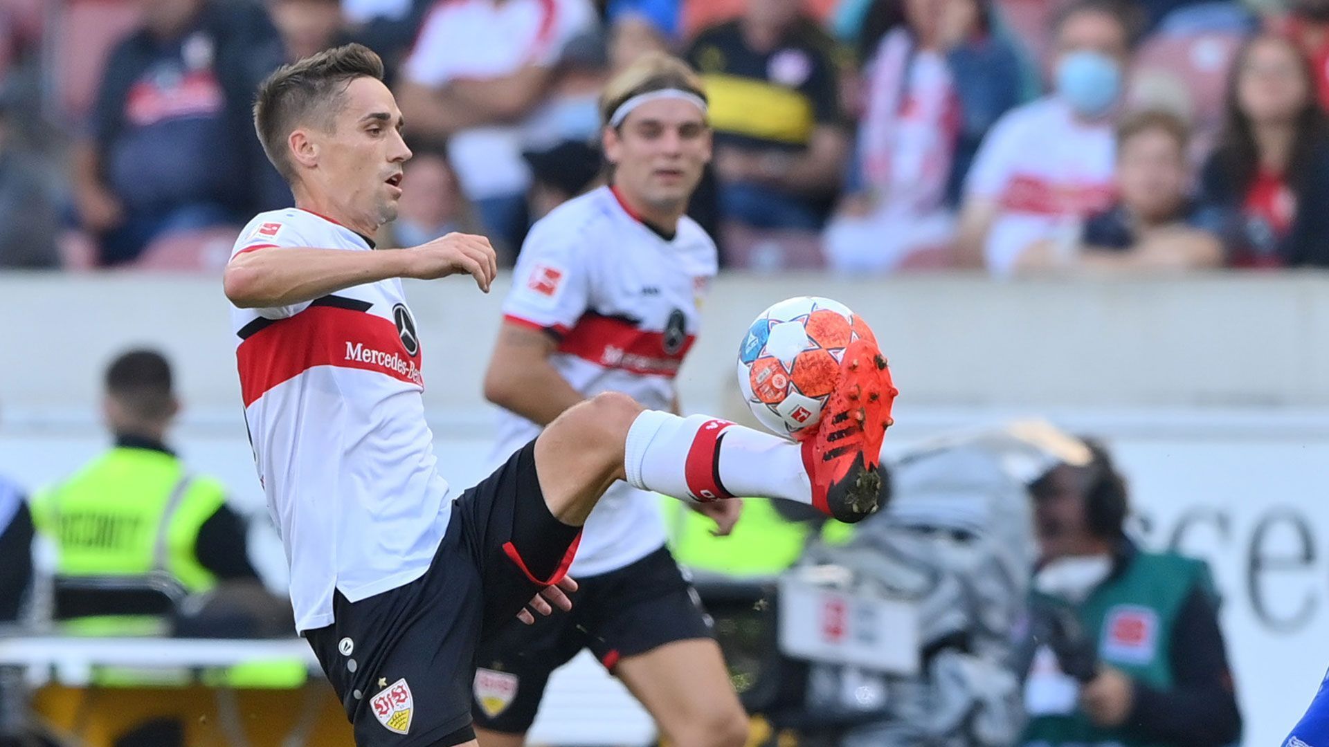 
                <strong>VfB Stuttgart</strong><br>
                &#x2022; <strong>Streichkandidaten: </strong>Philipp Klement (offensiver Mittelfeldspieler), Maxime Awoudja (Innenverteidiger), Antonis Aidonis (Innenverteidiger), <br>&#x2022; <strong>Einkaufskandidaten:</strong> Josha Vagnoman (Rechtsverteidiger/Hamburger SV)<br>
              