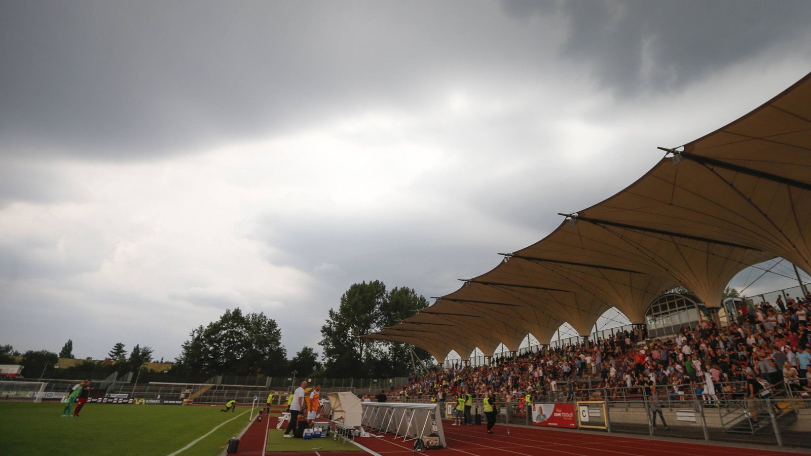 
                <strong>VfL Oldenburg – Fortuna Düsseldorf</strong><br>
                Anstoß: Sonntag, 8. August, 15:30 UhrStadion: Marschweg-StadionZuschauer erlaubt: 6.000
              