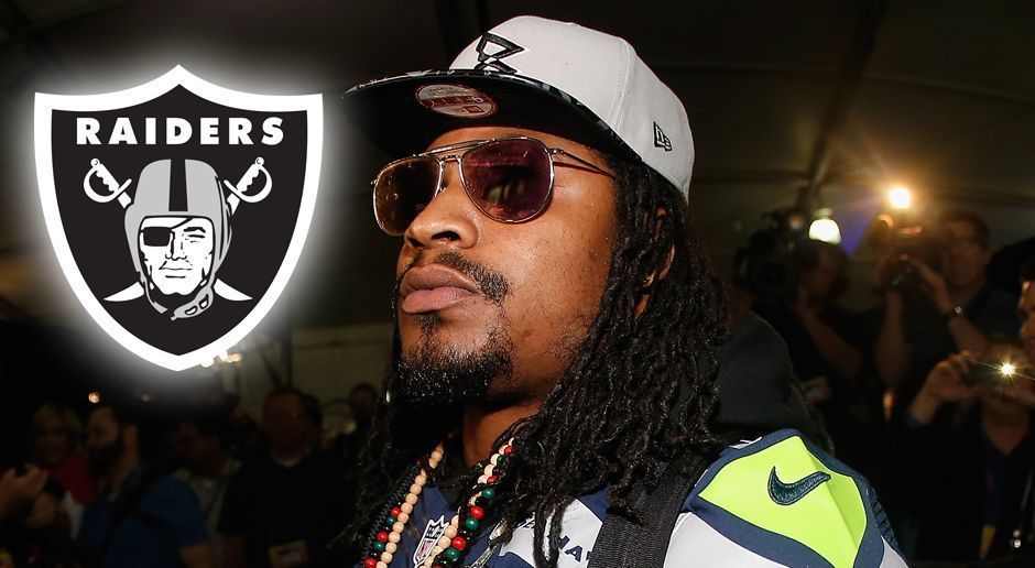 
                <strong>Marshawn Lynch zu den Oakland Raiders</strong><br>
                Es ist offiziell! Die Oakland Raiders haben sich die Rechte an Marshawn Lynch gesichert. Das gab die Franchise auf ihrer Homepage bekannt. Die Raiders erhielten zudem noch den Sechstrunden-Pick der Seahawks 2018. Im Gegenzug bekam Seattle den Fünftrunden-Pick der Raiders im Draft 2018. Lynch hatte nach zuvor neun NFL-Jahren bei den Buffalo Bills und Seattle Seahawks im Februar 2016 zunächst seine Karriere beendet. Der Running Back besuchte als Jugendlicher die Oakland Technical High School und spielte im College an der University of California in einem Stadtteil Oaklands.
              