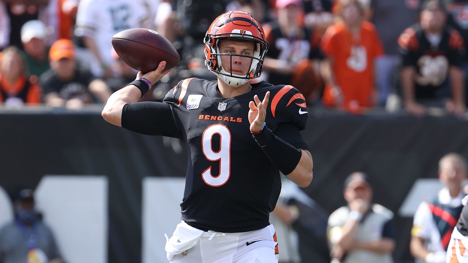 
                <strong>Joe Burrow (Cincinnati Bengals)</strong><br>
                Draftposition: Runde 1/Pick 1 (2020) -Spiele: 15 -Wichtigste Statistiken: 24 Touchdowns, elf Interceptions, 5-9-1 Record -Auszeichnungen/Erfolge: Heisman Trophy (2019)
              