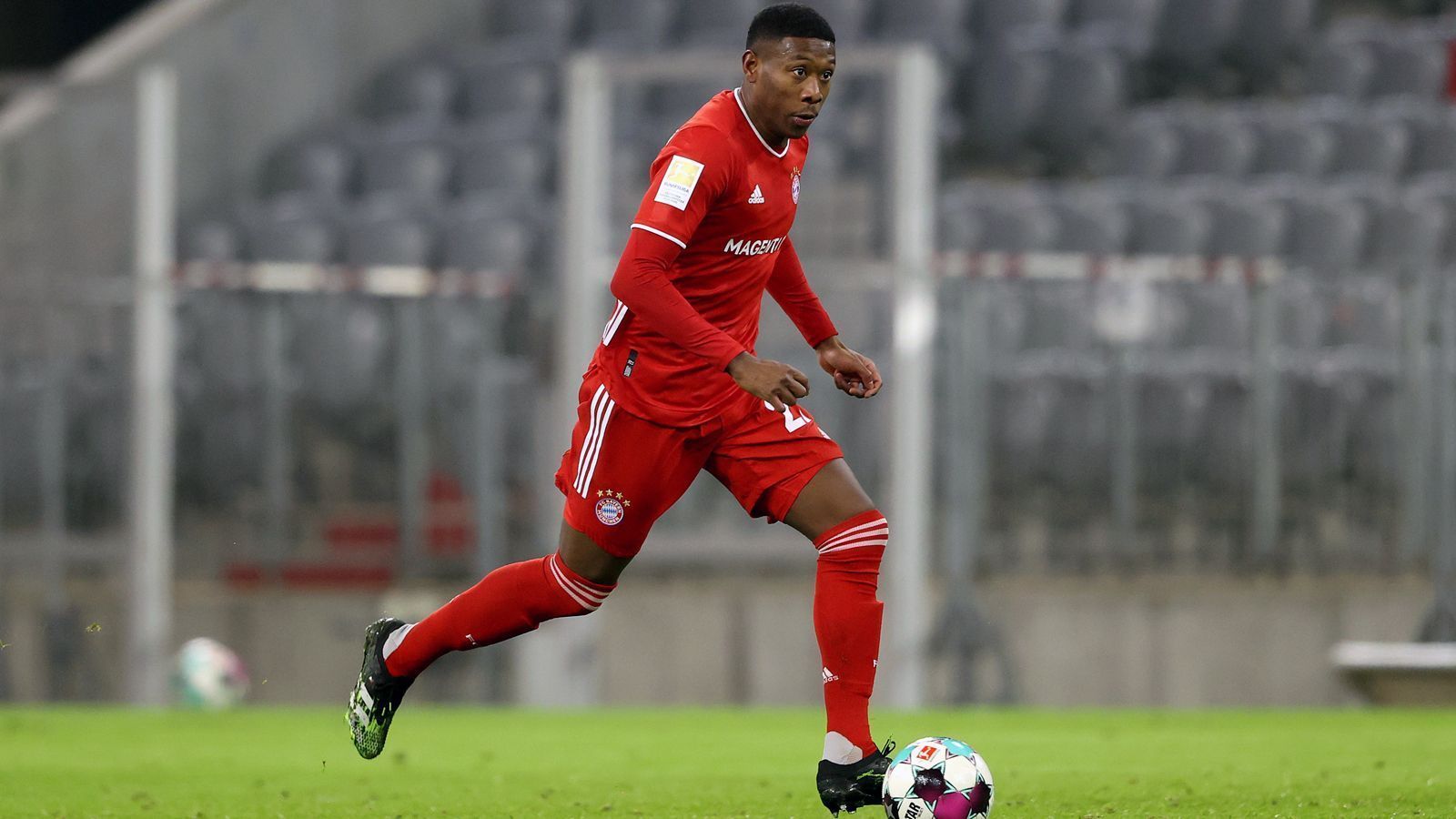 
                <strong>David Alaba (Real Madrid) </strong><br>
                Bereits seit einiger Zeit wurde David Alaba mit einem Wechsel zu Real Madrid in Verbindung gebracht, nun ist der Transfer offiziell. Der Österreicher schließt sich ablösefrei den "Königlichen" an, sein neues Arbeitspapier hat Gültigkeit bis zum Sommer 2026. Medienberichten zufolge verdient der Abwehrspieler beim spanischen Vizemeister zwölf Millionen Euro jährlich.
              