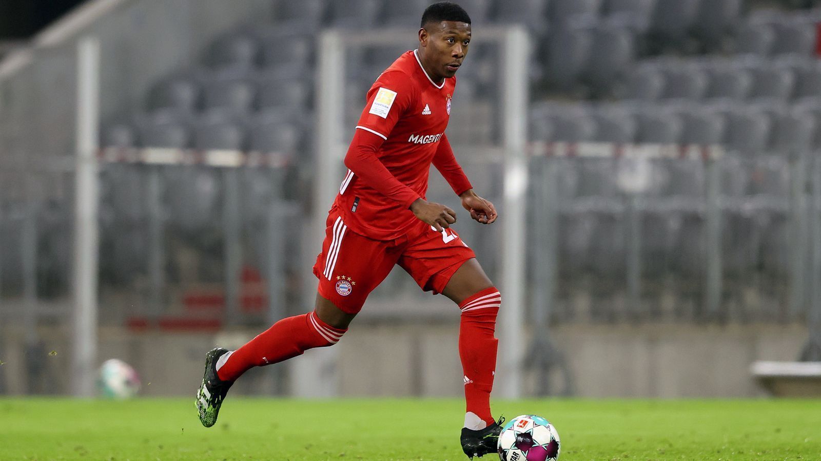 
                <strong>David Alaba (Real Madrid) </strong><br>
                Bereits seit einiger Zeit wurde David Alaba mit einem Wechsel zu Real Madrid in Verbindung gebracht, nun ist der Transfer offiziell. Der Österreicher schließt sich ablösefrei den "Königlichen" an, sein neues Arbeitspapier hat Gültigkeit bis zum Sommer 2026. Medienberichten zufolge verdient der Abwehrspieler beim spanischen Vizemeister zwölf Millionen Euro jährlich.
              