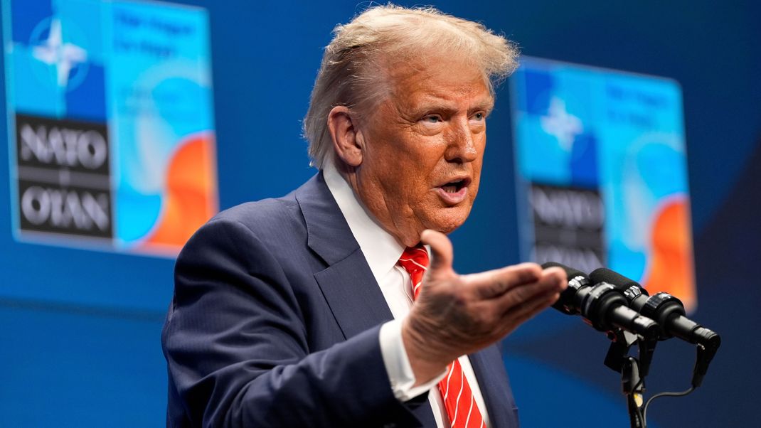 25. Juni 2025, Niederlande, Den Haag: US-Präsident Donald Trump während einer Pressekonferenz zum Abschluss des NATO-Gipfels in Den Haag
