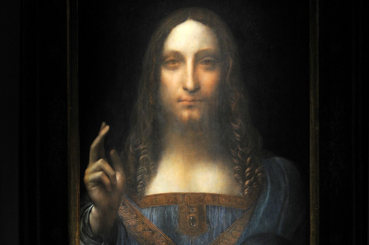 Gemälde: Um 1500 malte Leonardo da Vinci das Bild Salvator Mundi in Öl auf einer Walnusstafel. Übersetzt bedeutet das so viel wie Erlöser der Welt. 65 mal 45 Zentimeter groß zeigt das Gemälde Christus mit einer Kristallkugel und kostete 2017 bei einer Versteigerung fast 460 Millionen Euro. Es soll sich im Privatbesitz des saudischen Kronprinzen, Mohammed bin Salman, befinden.