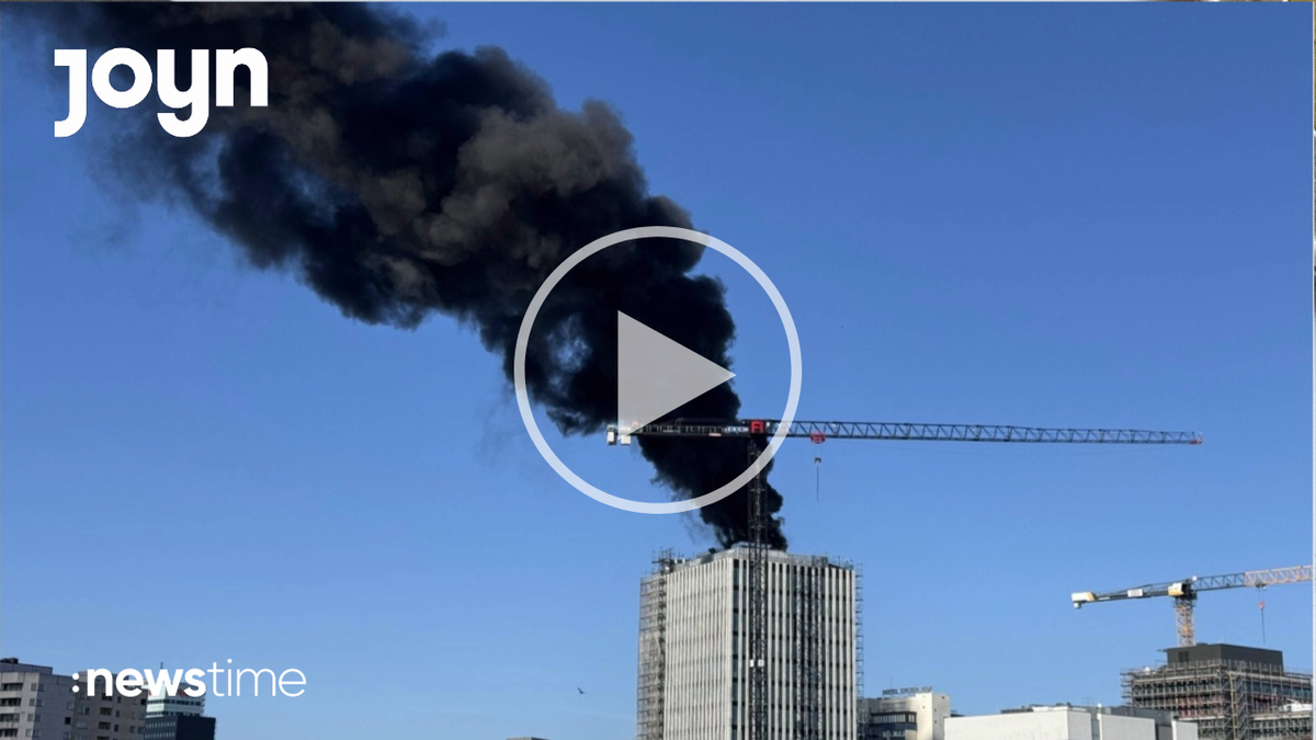 Mitten in Berlin brennt ein 115-Millionen-Hochhaus