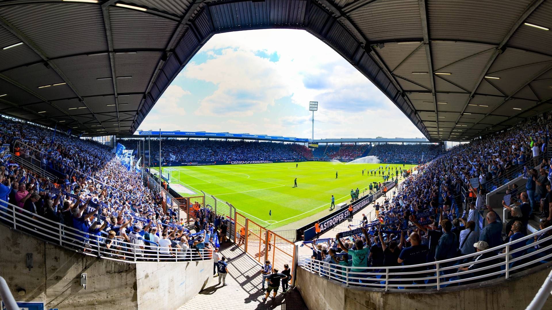 
                <strong>11. Platz: Vonovia Ruhrstadion (VfL Bochum; 8 Punkte)</strong><br>
                Vegane Brat- und Currywurst, dazu Pommes und Brezeln - im Gesamtergebnis macht das acht Punkte sowie Platz elf im Ranking.
              