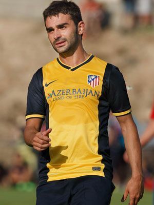 
                <strong>Atletico Madrid - Auswärtstrikot</strong><br>
                In fremden Stadien laufen die Rojiblancos ebenfalls in neuer Arbeitskleidung auf. Allerdings nicht in Rot-Weiß, sondern in Gelb-Schwarz
              
