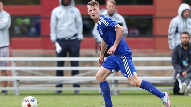 
                <strong>Fabian Herbers</strong><br>
                Fabian Herbers - Philadelphia Union: Der offensive Mittelfeldspieler kommt von der Creighton University in Nebraska und wurde im Superdraft in Runde eins an sechster Stelle ausgewählt. Seine Lorbeeren eilen dem 22-Jährigen voraus: Schon zweimal in Folge wurde er zum "Big East Offensive Player of the Year" gewählt. In Deutschland lernte Herbers das Fußballspielen bei der U-19 von Münster und dem VfL Rhede, bevor es ihn 2013 nach Amerika zog.  
              