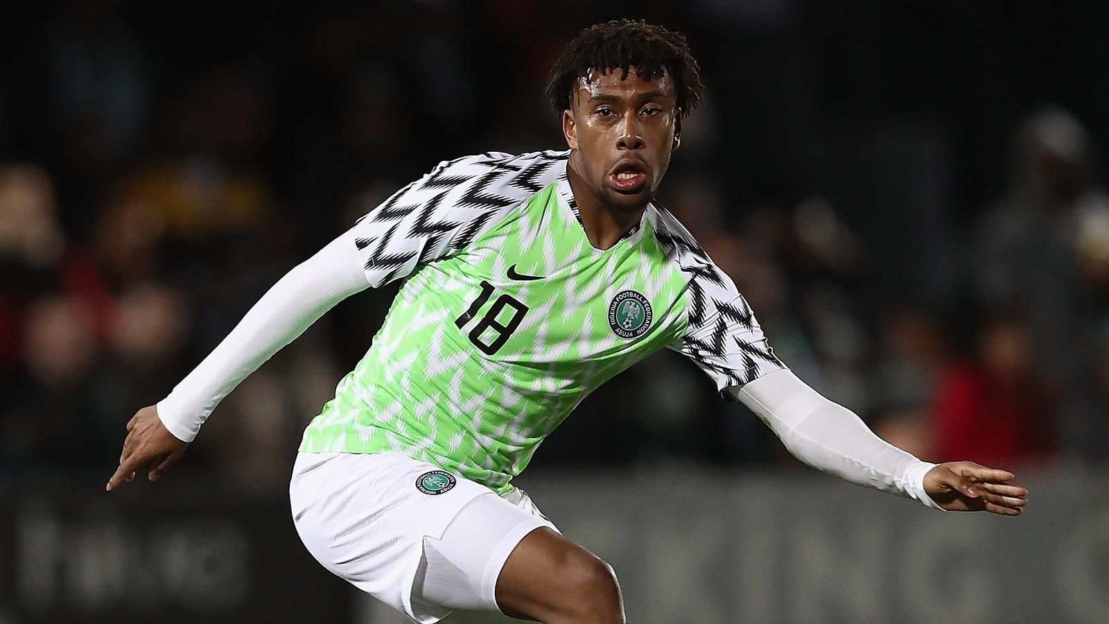 
                <strong>Nigeria</strong><br>
                Das WM-Trikot von Nigeria löst derzeit einen Mega-Hype aus. Laut Berichten des nigerianischen Fußball-Verbandes sind beim Trikot-Hersteller Nike bereits über drei Millionen Vorbestellungen für das Jersey eingegangen. Und das, obwohl das Trikot der Afrikaner im Handel noch gar nicht erhältlich ist.
              