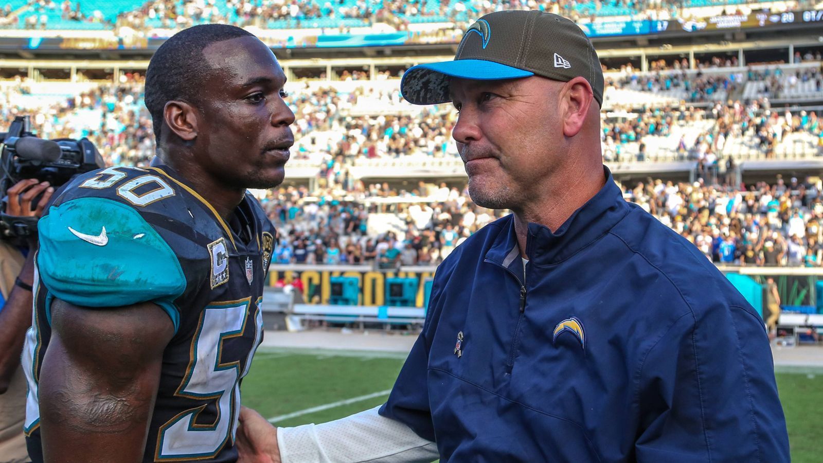 
                <strong>Gus Bradley (ehemaliger Head Coach der Jacksonville Jaguars)</strong><br>
                Gus Bradley ist unter Gruden von 2006 bis 2008 Linebacker-Coach bei den Tampa Bay Buccaneers gewesen. Von 2013 bis 2016 war er Head Coach bei den Jacksonville Jaguars, holte in keiner der vier Spielzeiten jedoch mehr als fünf Siege. Heute ist er Defensive Coordinator bei den Los Angeles Chargers.
              