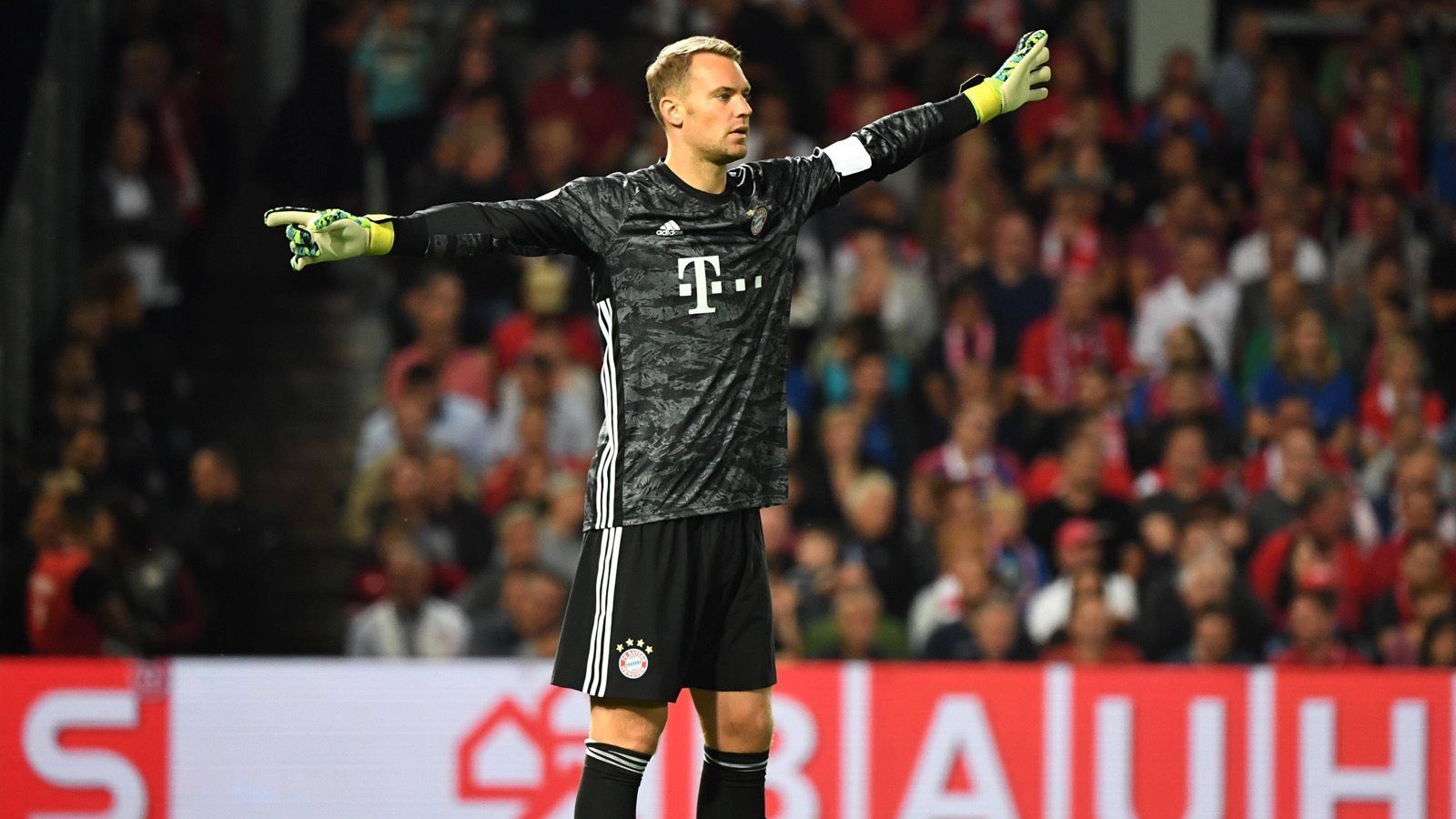 
                <strong>Manuel Neuer</strong><br>
                Erwartungsgemäß selten ist der Nationalkeeper gefordert. Bei den wenigen Prüfungen präsentiert er sich sehr aufmerksam. Beim Elfmeter machtlos. ran-Note: 3
              