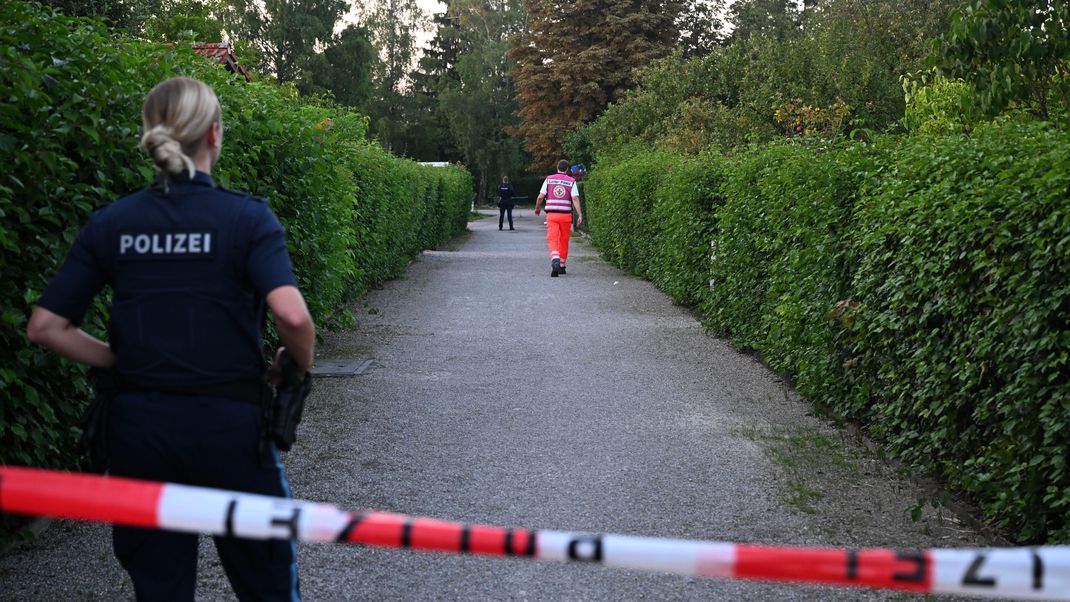 Polizei ist in der Kleingartenanlage im Einsatz.