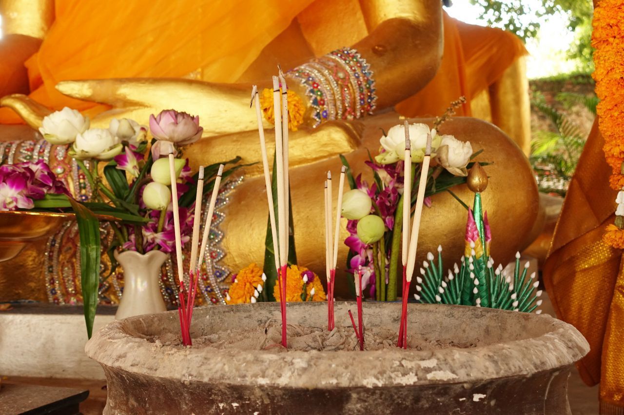 Magha Puja ist ein buddhistisches Fest in Thailand, Laos, Sri Lanka, Kambodscha und Burma. Der Tag erinnert an eine spontane Versammlung von 1.250 Schülern Buddhas, die ihn predigen hören wollten. Das Fest feiern Buddhisten Ende Februar oder Anfang März.