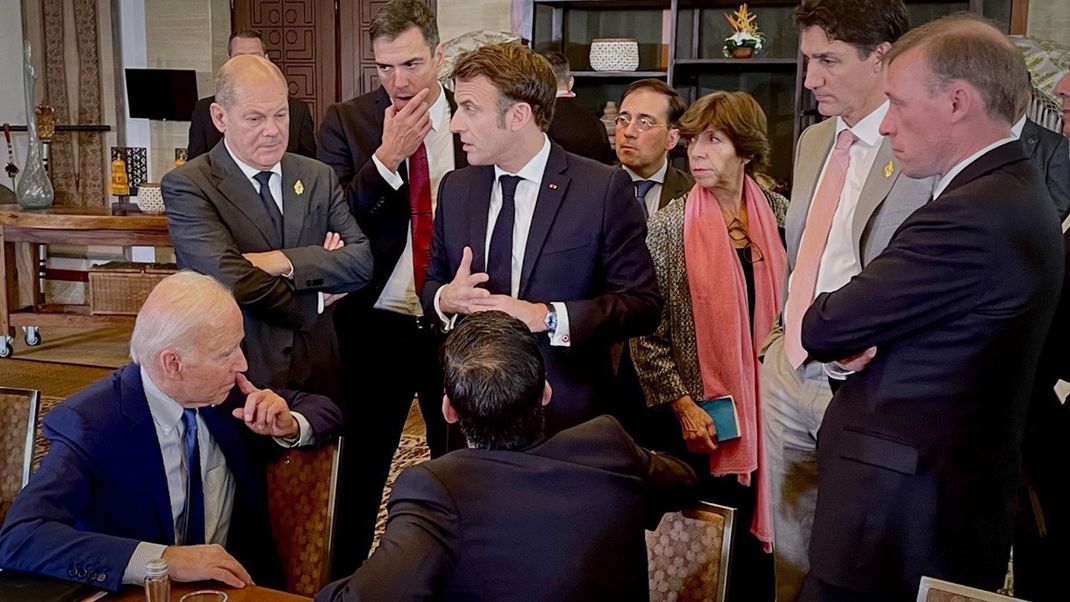 Kanzler Scholz berät sich u.a. mit US-Präsident Biden und Frankreichs Staatschef Macron auf dem G20-Gipfel.