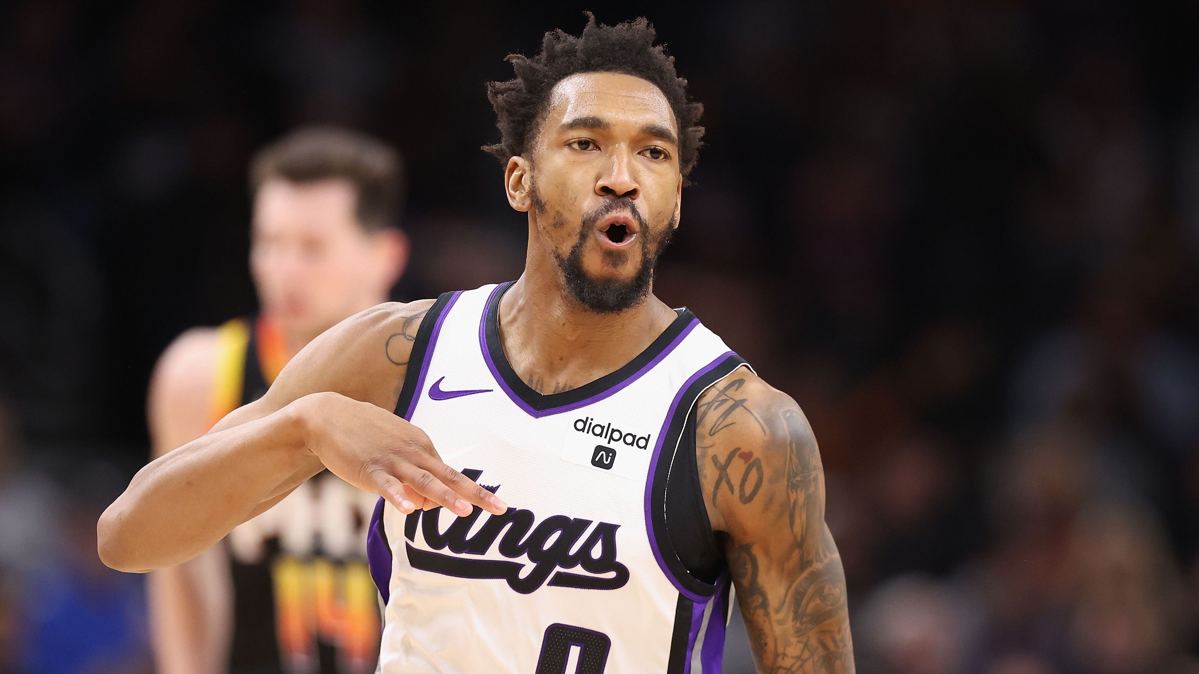 <strong>Malik Monk (Sacramento Kings)<br></strong>Die Sacramento Kings müssen wochenlang auf Malik Monk verzichten. Im Spiel gegen die Dallas Mavericks verstauchte sich der Guard das rechte Kreuzband, als Luka Doncic versehentlich auf sein Knie fiel. Für die Kings bedeutet der Ausfall einen herben Verlust. Von der Bank kommend legt Monk fast 16 Punkte pro Spiel auf, was ihn zu einem der Anwärter auf den "Sixth Man of the Year"-Award macht.