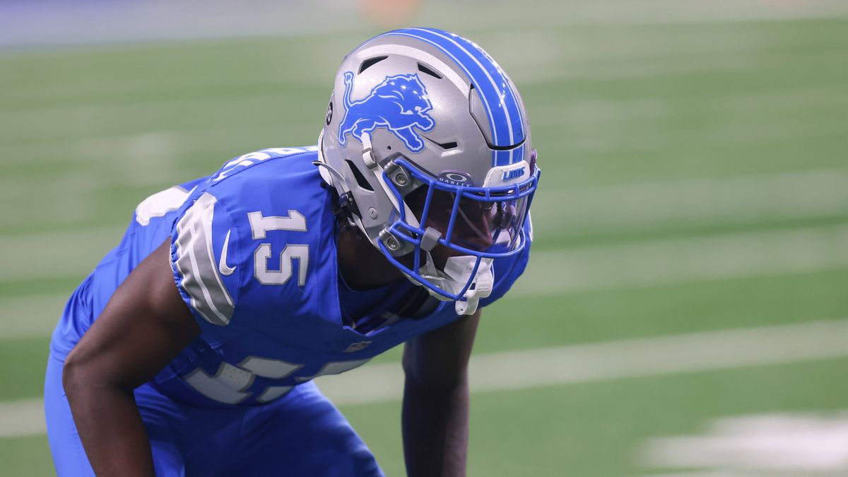 DETROIT, MI - NOVEMBER 17: Detroit Lions cornerback Ennis Rakestraw Jr. (15) waits for the play during the third quarter of an NFL, American Football Herren, USA regular season football game betwee...