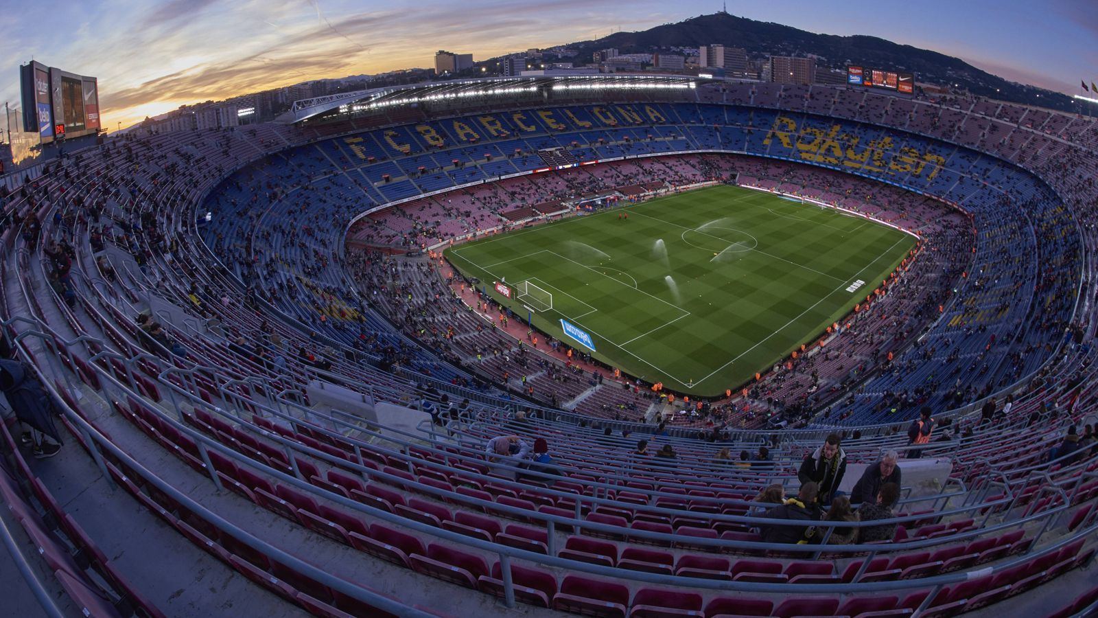 
                <strong>Platz 6: FC Barcelona</strong><br>
                Durchschnittlicher Ticketpreis: 74,60 Euro
              