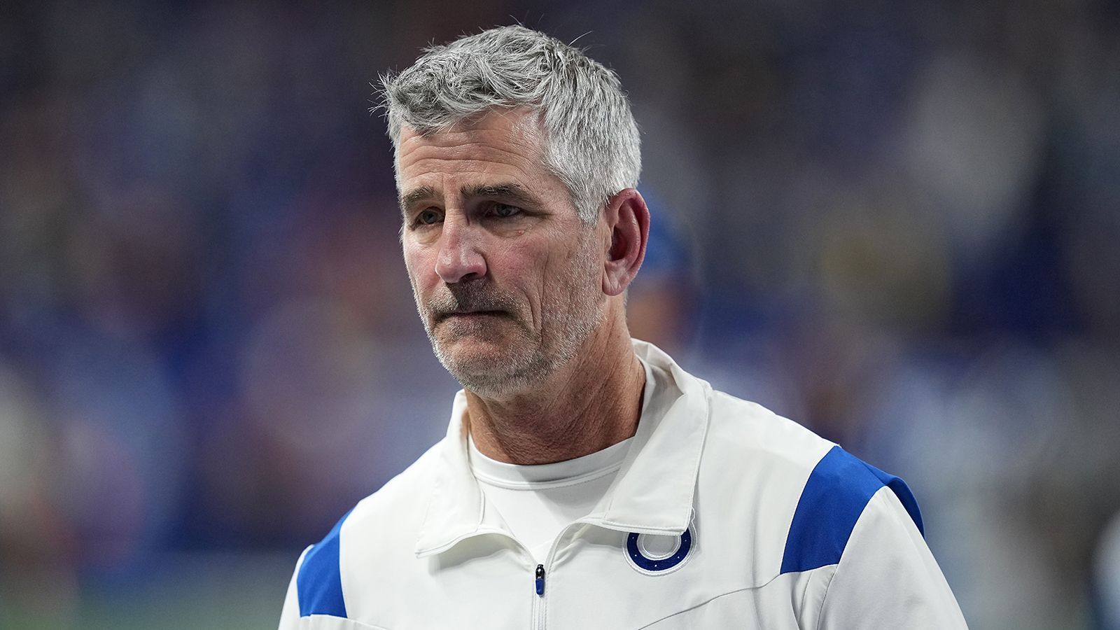 
                <strong>Frank Reich (Carolina Panthers)</strong><br>
                Reich zeichnete sich in den letzten Spielzeiten besonders für seine Kreativität im Laufspiel aus. Eine Vielzahl an Formationen und cleveren Blocking-Schemes ermöglichten Running Back Jonathan Taylor, der natürlich auch eine Menge individuelle Klasse mitbrachte, 2021 für über 1.800 Rushing Yards zu laufen. Probleme hatte Reich in seiner Colts-Zeit besonders mit der Leistung der Quarterbacks. Nach Lucks Rücktritt prägte eine jährliche Inkonstanz die Position, ein geeigneter Nachfolger konnte, trotz mehrerer Versuche, nicht gefunden werden.
              