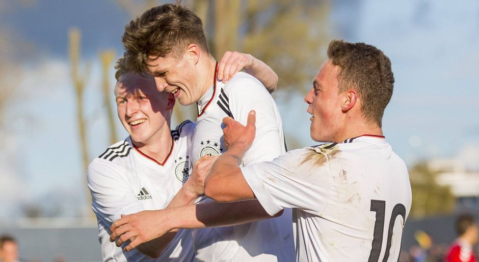 
                <strong>Tobias Warschewski</strong><br>
                Auch in der Sturmabteilung besitzt Kramer jemanden mit Erfahrung im Seniorenbereich: Tobias Warschewski kam für die erste Mannschaft von Preußen Münster gleich in 29 Spielen zum Einsatz. 9 Tore insgesamt, davon vier in der 3. Liga stehen auf seinem Konto. Auf seine Dienste in der Offensive ist die U19 angewiesen.
              