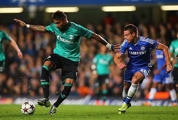 
                <strong>FC Chelsea - Schalke 04 3:0</strong><br>
                Schalke versucht daraufhin alles, um den  Anschluss zu erzielen. Doch Kevin-Prince Boateng und Co. finden kein Mittel  gegen die "Blues".
              
