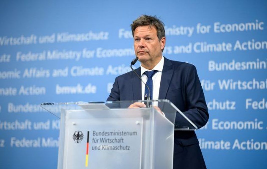 Die deutsche Regierung, allen voran Bundeswirtschaftsminister Habeck, unterstützt ein Öl-Embargo gegen Russland.