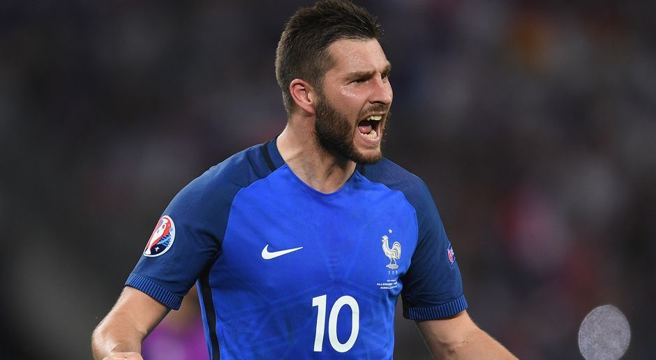 
                <strong>Andre-Pierre Gignac</strong><br>
                Die "Mundo Deportivo" nennt Andre-Pierre Gignac als ernsthafte Option für die Rolle als Backup-Stürmer bei den Katalanen. Gignac wurde im EM-Finale gegen Portugal zum Pechvogel, als er in der Nachspielzeit aus wenigen Metern den Siegtreffer verpasste und nur den Pfosten traf. Seit 2015 kickt der 30-Jährige für den mexikanischen Erstligisten Tigres UANL und macht es besser als bei der für ihn enttäuschenden EM. Er trifft schon wieder.
              