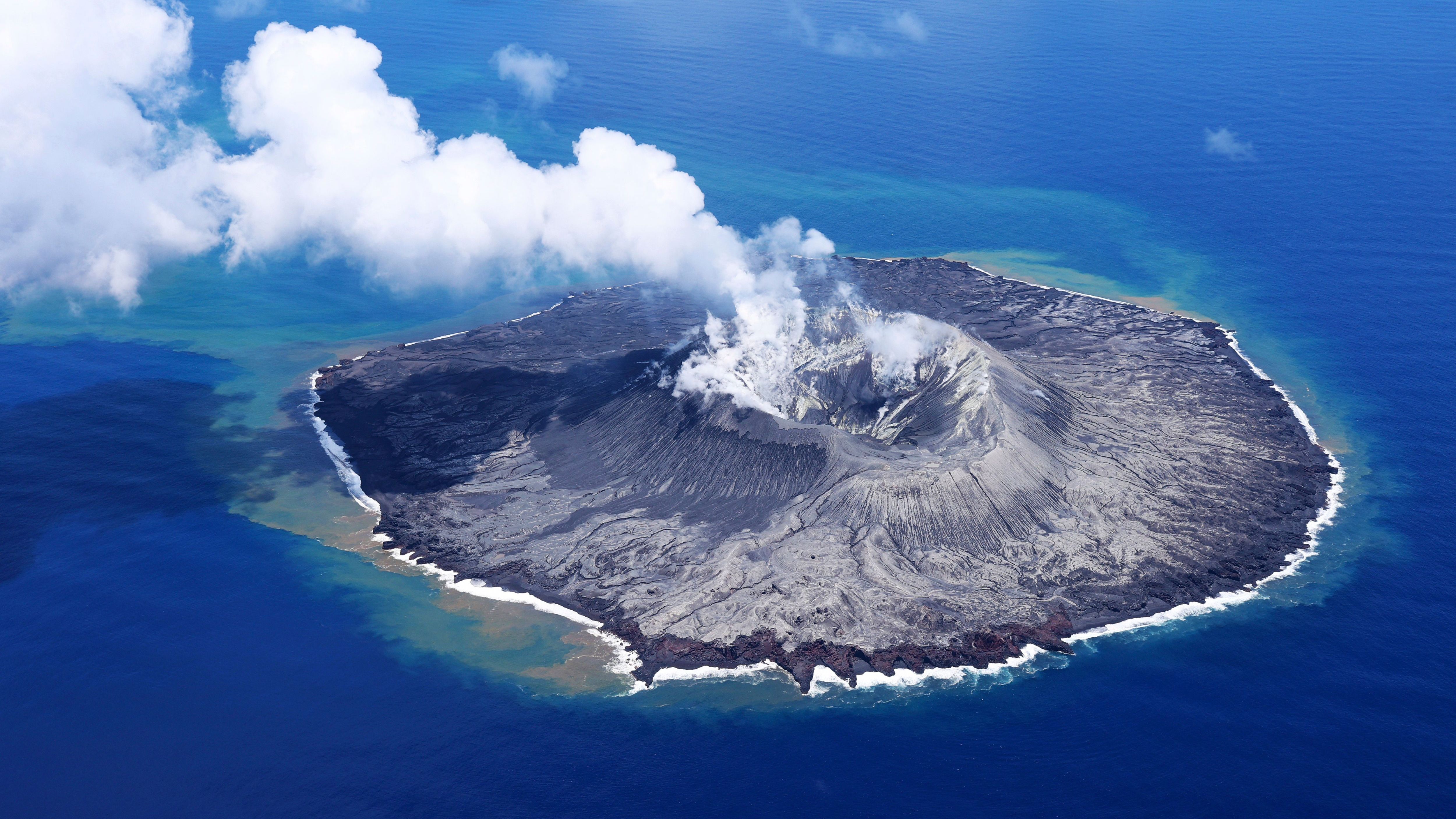 Etwa 1.000 Kilometer südlich von Tokio wurde 2013 die Insel Nijima geboren. 2014 verschmolz sie mit der Nachbarinsel Nishinoshima, die 40 Jahre zuvor entstand.