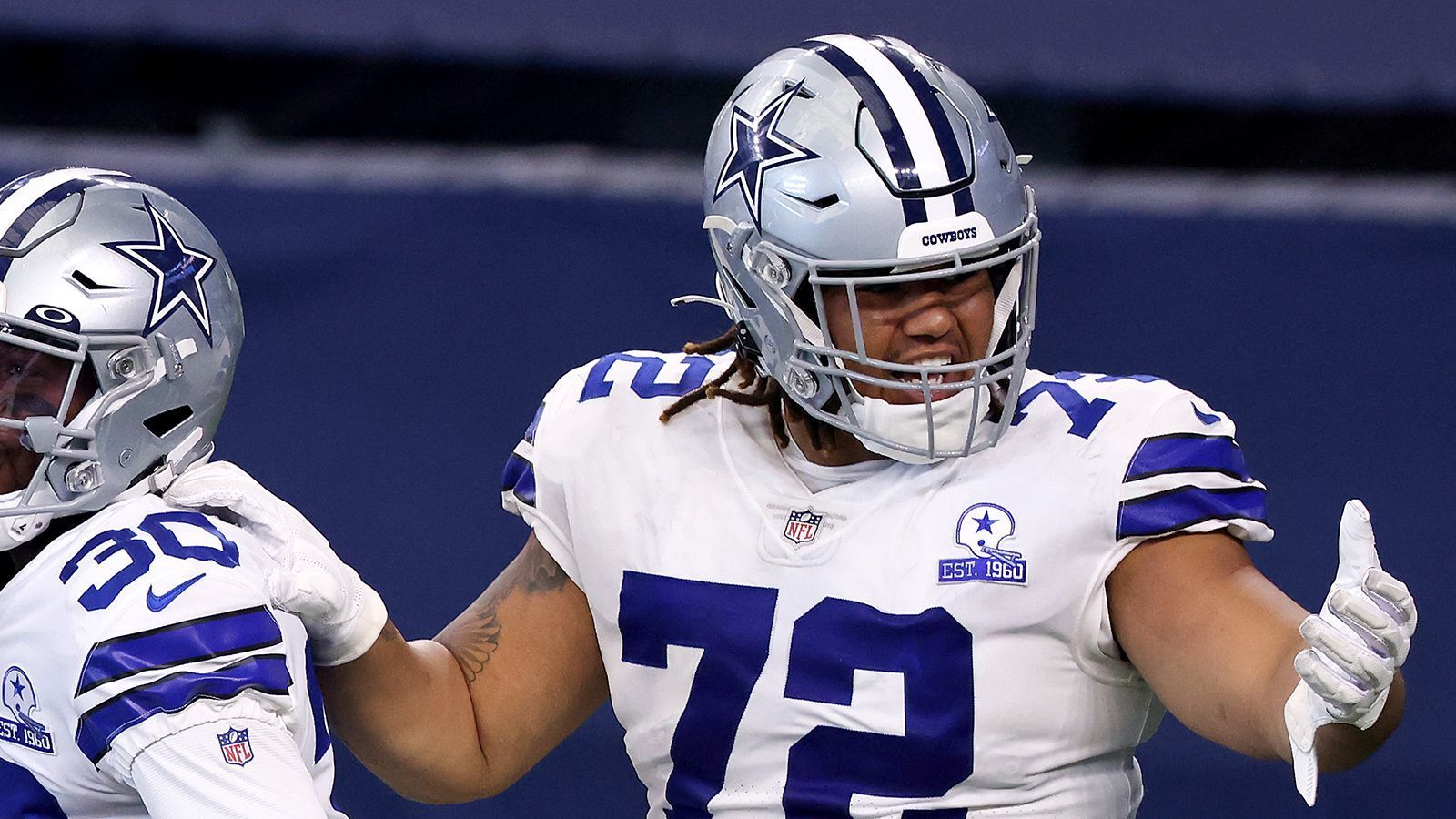 
                <strong>Trysten Hill, Defensive Tackle</strong><br>
                Ob Trysten Hill spielt, ist unklar. Denn: Der Zweitrunden-Pick von 2019 gehörte letztes Jahr zur Rotation bei den Dallas Cowboys. Allerdings konnte er in seiner bisherigen NFL-Karriere kaum überzeugen. In zwei Spielzeiten sammelte er zwölf Pressures und keinen Sack. Zudem fiel er negativ auf, als er versuchte, das Bein von Seahawks-Running Back Chris Carson zu verdrehen. Der neue Defensive-Coordinator, Dan Quinn, könnte ihn für ein paar Spielzüge aufs Feld schicken, um zu schauen, ob sich sein Können und seine Disziplin verbessert hat. 
              