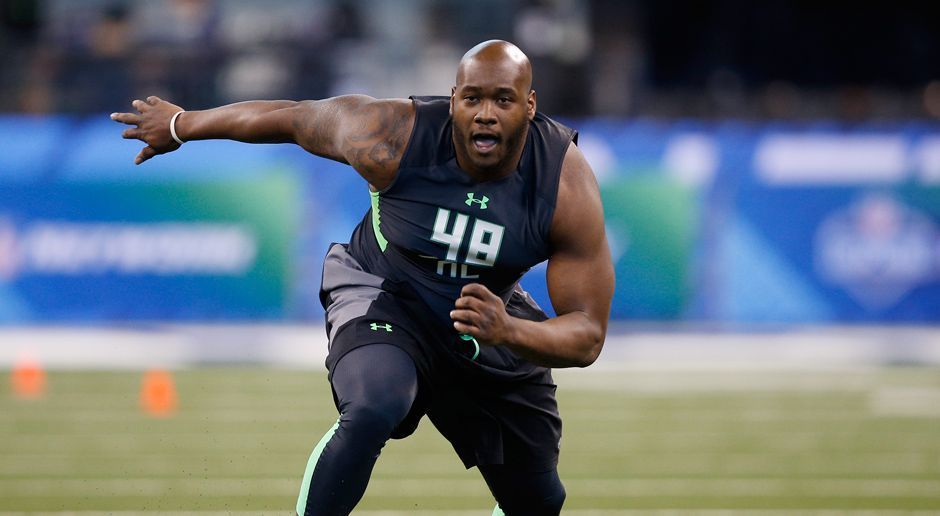 
                <strong>Laremy Tunsil</strong><br>
                5. Position - Laremy Tunsil, Offensive Tackle (zu den Jacksonville Jaguars): Wenn Tunsil noch verfügbar ist, werden die Jaguars ihn nehmen um ihren Quarterback zu schützen.
              