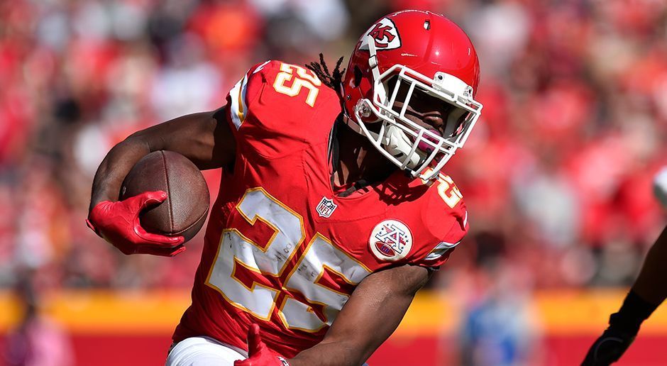 
                <strong>Jamaal Charles (Kansas City Chiefs)</strong><br>
                Jamaal Charles plagte sich in den vergangenen zwei Jahren mit Verletzungen herum, konnte nur acht Spiele absolvieren. Der Running Back und die Kansas City Chiefs könnten deshalb getrennte Wege gehen. Durch einen Cut würde die Franchise 6,18 Millionen Dollar sparen. Geld, dass in einen neuen Vertrag von Safety Eric Berry investiert werden könnte.
              