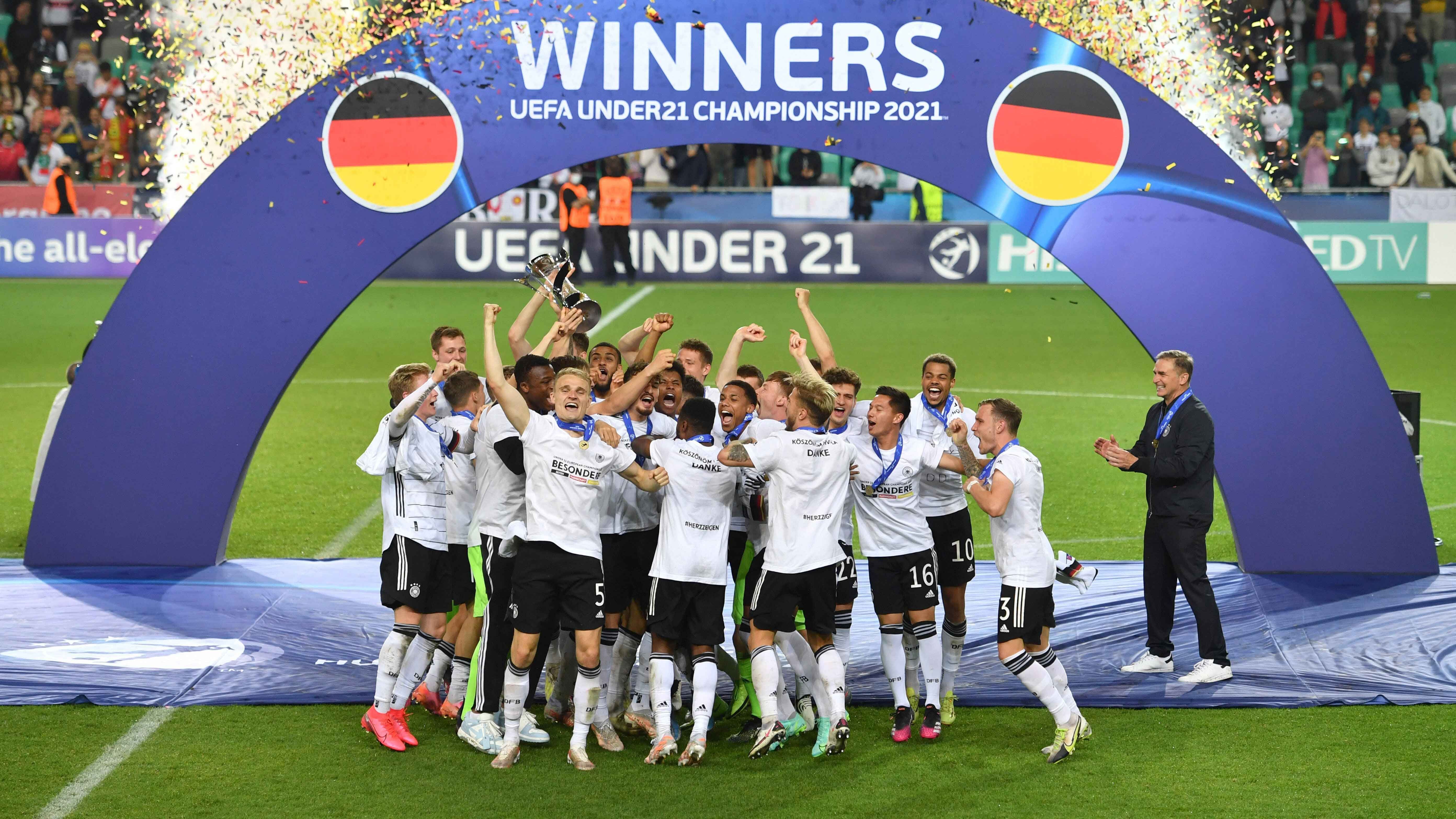 
                <strong>Prämie bei U21-EM Titel 2021</strong><br>
                Der deutsche Nachwuchs bekommt im Vergleich zur A-Nationalmannschaft viel geringere Boni ausgezahlt! Zum Vergleich: Die Spieler der U21 erhalten für ihren EM-Titel lediglich 35.000 Euro Prämie. Die Mannschaft von Stefan Kuntz hatte sich im Finale der diesjährigen U21-EM mit 1:0 gegen Portugal durchsetzen können.
              