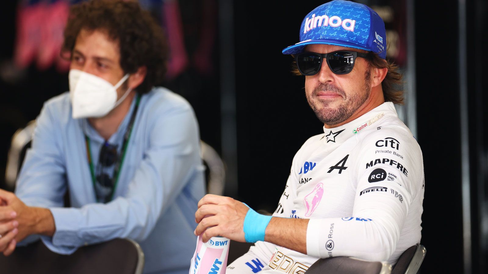 
                <strong>Gewinner: Fernando Alonso</strong><br>
                Sein Heimrennen nutzt besonders Fernando Alonso für Eigenwerbung. Der zweimalige Weltmeister startet nach einem schwachen Qualifying angesichts eines Motorwechsels von ganz hinten, um dann durchs Feld zu pflügen und mit Platz neun sein bestes Saisonergebnis zu egalisieren. Auch sein Parforceritt kann sich sehen lassen. So zeigt der 40-Jährige, dass er noch lange nicht zu alt für die Königsklasse ist. Alonso darf sich nicht nur als Gewinner, sondern auch als heimlicher Sieger fühlen.
              