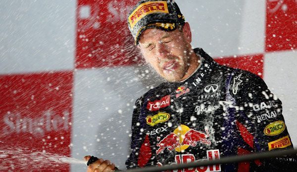 
                <strong>Schampus-Dusche</strong><br>
                Nassgemacht wird Sebastian Vettel erst nach der Siegerehrung, wenn auch Fernando Alonso und der starke Lotus-Pilot Kimi Räikkönen mit Champagner um sich spritzen dürfen
              