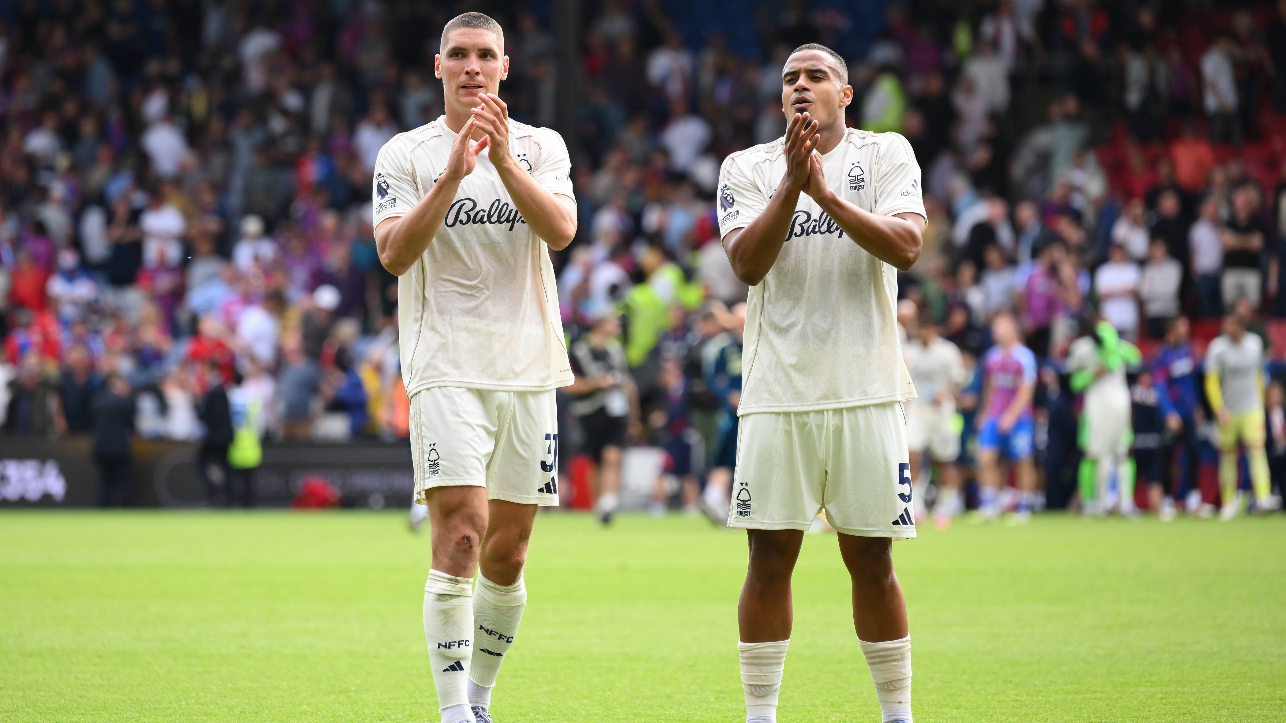 <strong>15. Nottingham Forest</strong> <br><strong>Kadermarktwert:</strong> 566 Millionen Euro<br><strong>Wertvollster Spieler:</strong> Murillo, 23 Jahre, Innenverteidigung, 55 Millionen Euro&nbsp;Marktwert (rechts im Bild)