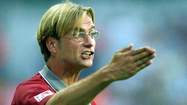 
                <strong>Jürgen Klopp</strong><br>
                Jürgen Klopp: Einen ungewöhnlichen Weg nahm "Kloppo". Er wurde vom Spieler in Mainz zunächst zum Spielertrainer und anschließend zum Cheftrainer. Klopp stieg beim damaligen Zweitligisten direkt im Abstiegskampf ein, rettete den Klub und führte den Verein am Ende bis in die Bundesliga. In Dortmund wurde er dann zum zweimaligen Meistertrainer. Seit einigen Wochen coacht Klopp den FC Liverpool.
              