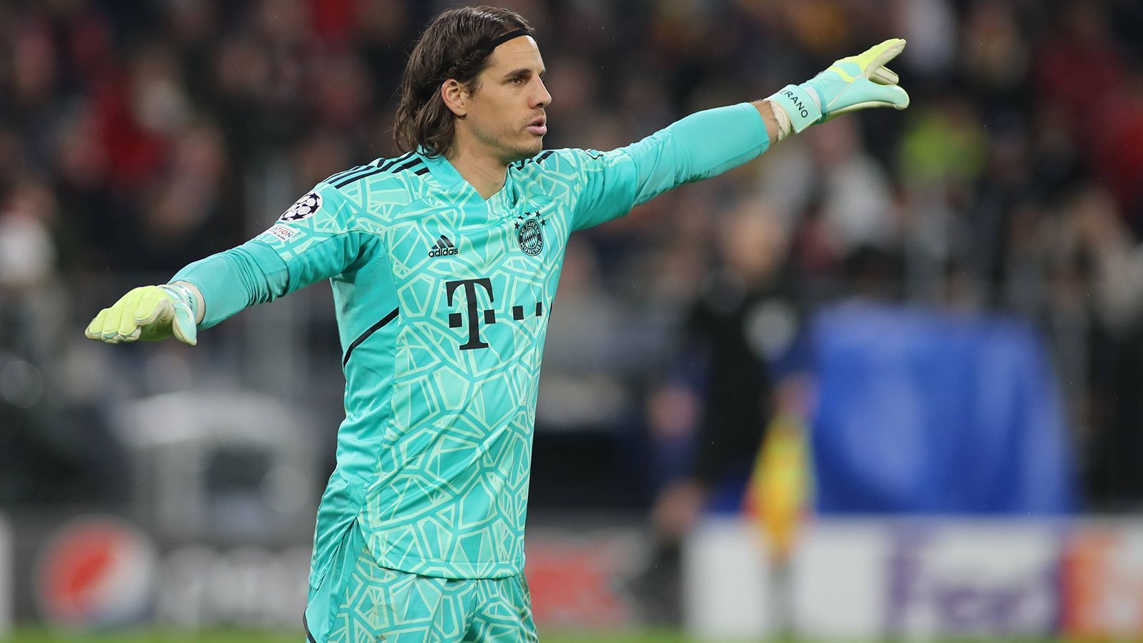 
                <strong>Yann Sommer (FC Bayern München)</strong><br>
                Bewegt sich in einigen Situationen wieder auf Messers Schneide.  Bekommt in Halbzeit eins nicht viel auf den Kasten, ist aber im Notfall zur Stelle. Beim Gegentreffer durch Haaland chancenlos. Ein guter Auftritt, nachdem zuletzt viel Kritik auf ihn einprasselte. ran-Note: 2
              