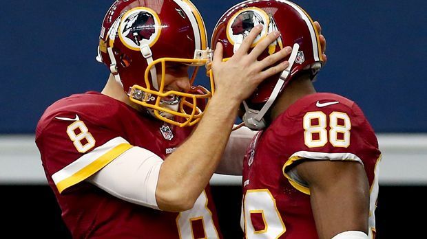 
                <strong>Washington Redskins</strong><br>
                Seit 2015 ist Kirk Cousins (Foto, links) regelmäßiger Starter bei den Redskins. Auch wenn vor der Saison Unruhe herrschte und sogar ein Trade nicht auszuschließen war, bleibt er der Spielmacher in Washington. 
              