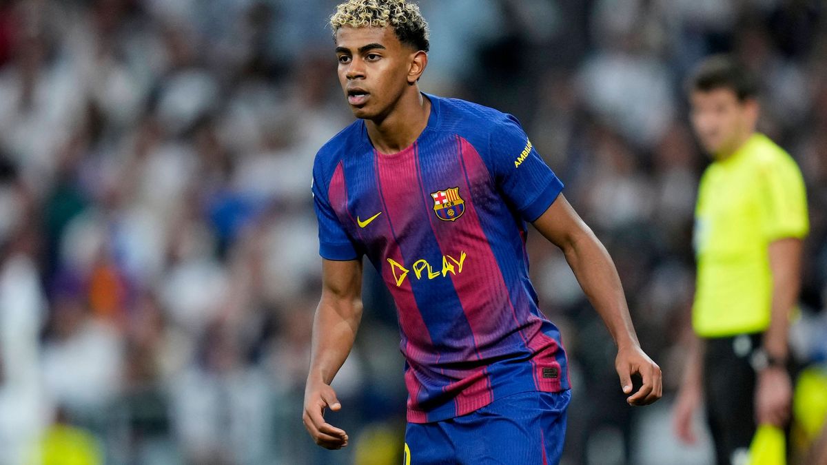 ESP: Real Madrid CF - FC Barcelona, Barca La Liga EA Sports. Date 10 Lamine Yamal of FC Barcelona during the La Liga EA Sports match between Real Madrid CF and FC Barcelona played at Santiago Berna...