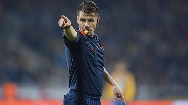 
                <strong>Patrick Ittrich (Hamburg)</strong><br>
                Patrick Ittrich (Hamburg): Ab sofort pfeift der 37-jährige Patrick Ittrich auch Spiele der ersten Fußball-Bundesliga. Damit hat das Schiedsrichter-Team Verstärkung bekommen. Die währt jedoch nur kurz, da sich zum Saisonende gleich drei Referees vom Spielfeld verabschieden. ran.de zeigt die Schiedsrichter der Bundesliga.
              